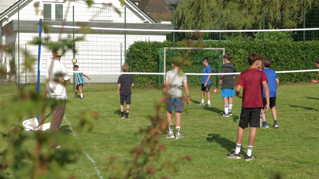 Mobiles Volleyball-Feld in Wahlen 