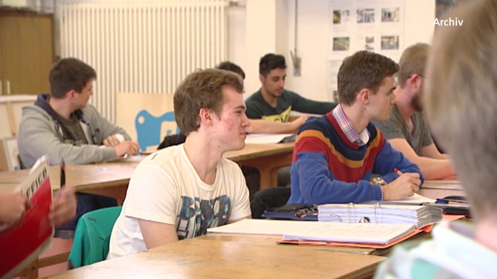 Foto: Schüler in einem Klassenraum 