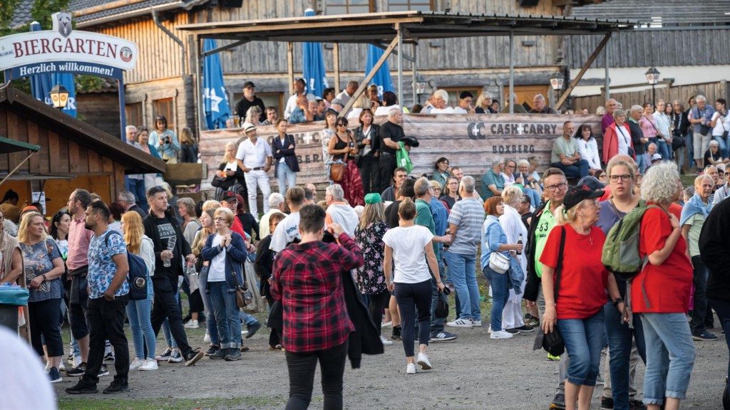 Viel los am ersten Abend der SommerAlm 2024