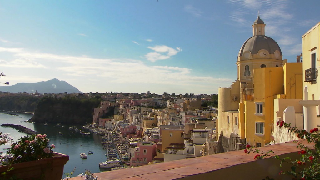 Foto: Blick auf den Hafen von Procida 