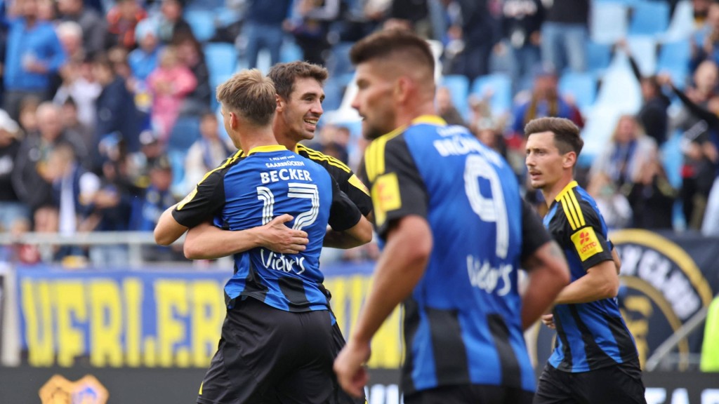 Foto: Torjubel des 1. FC Saarbrücken nach dem Tor zum 1:1 durch Sven Sonnenberg