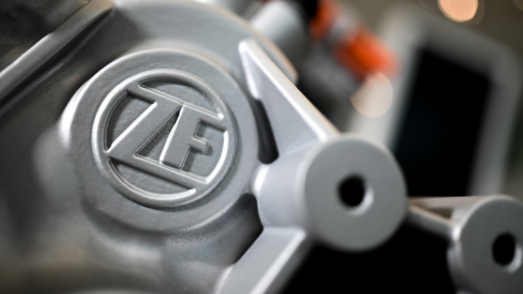 Das Logo der ZF Friedrichshafen AG ist auf einem Elektromotor des Automobilzulieferers zu sehen.