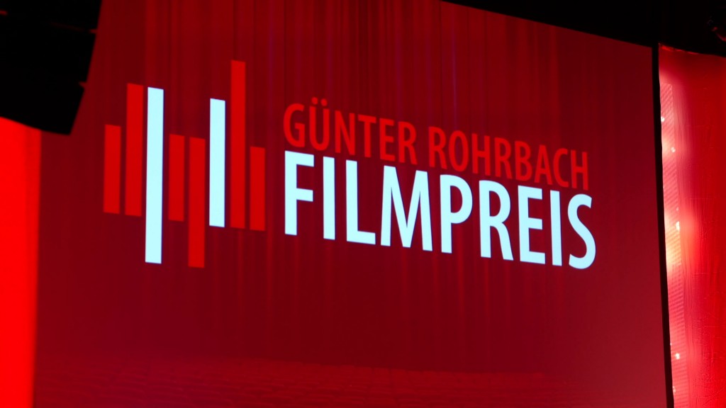 Foto: Logo des Günter Rohrbach Filmpreis auf einer Leinwand