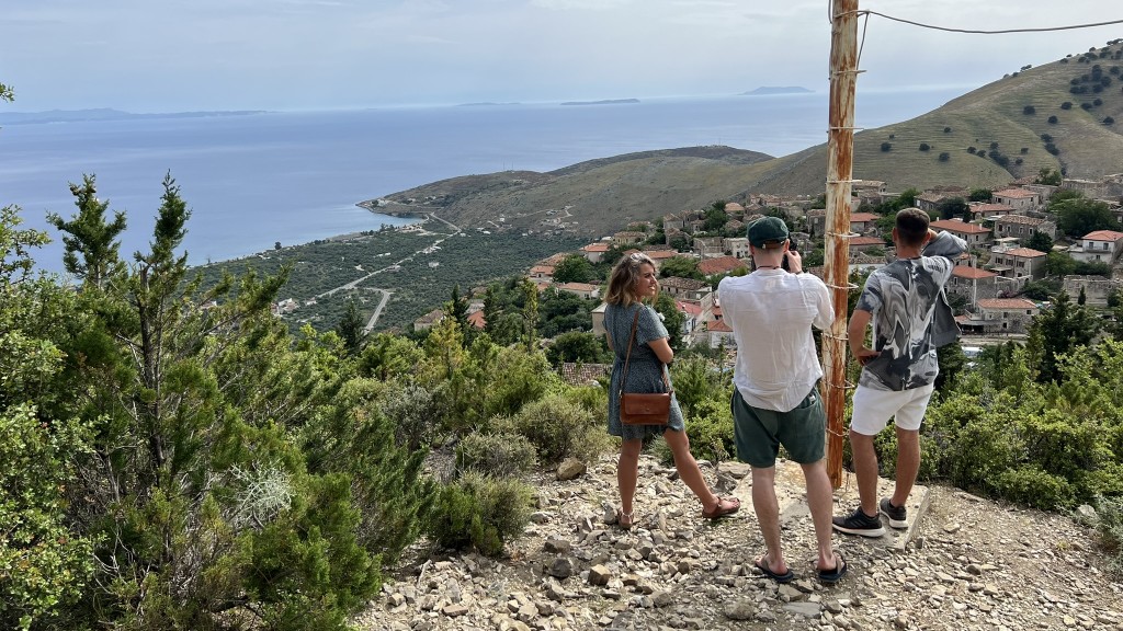 Foto: Ausblick aufs Meer vom Bergdorf Qeparo