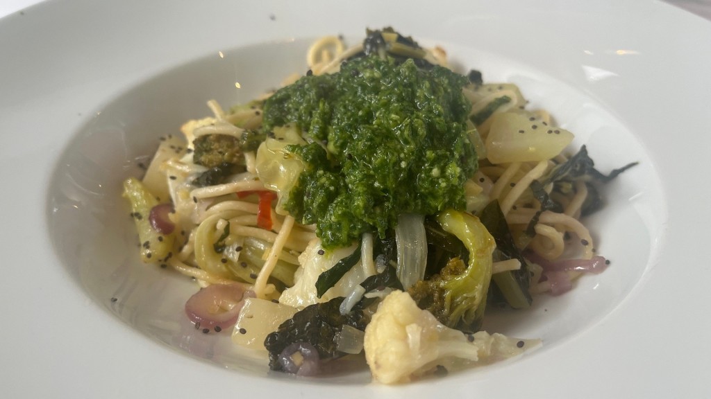 Kohlspaghetti mit Rucola-Leindotteröl-Pesto