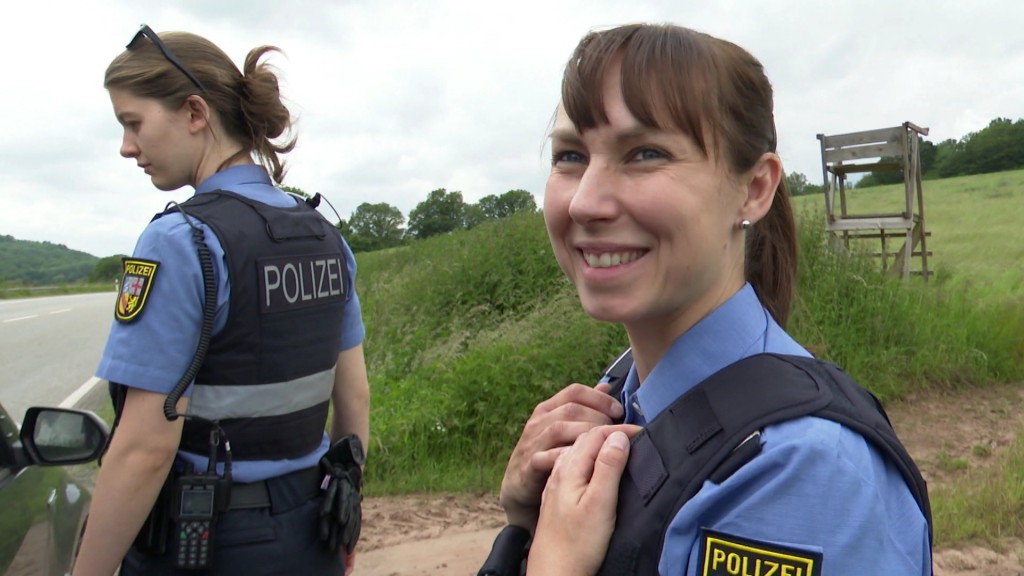 Foto: Zwei Polizeianwärterinnen