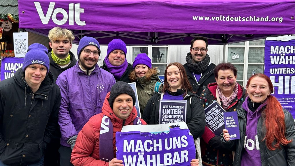Unterschriftensammlung für die Europa-Partei Volt im Saarland