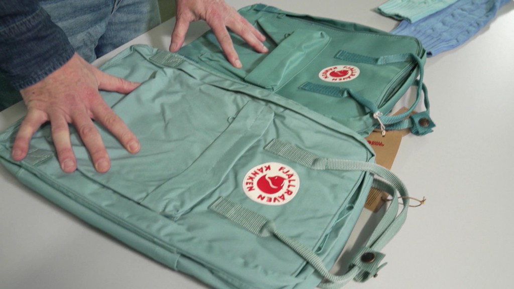 Foto: zwei Rucksäcke - Ein Markenprodukt und eine Fälschung