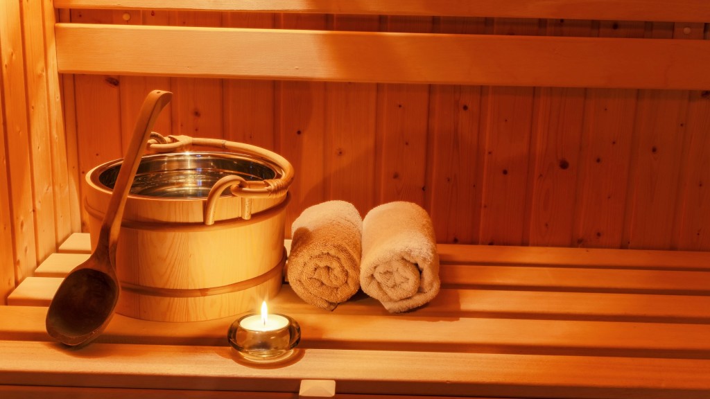 Saunazubehör steht in einer Sauna