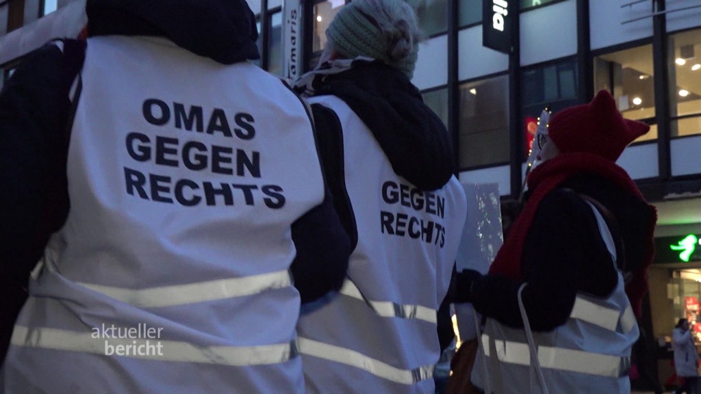 Foto: Omas gegen Rechts auf Demokratiespaziergang