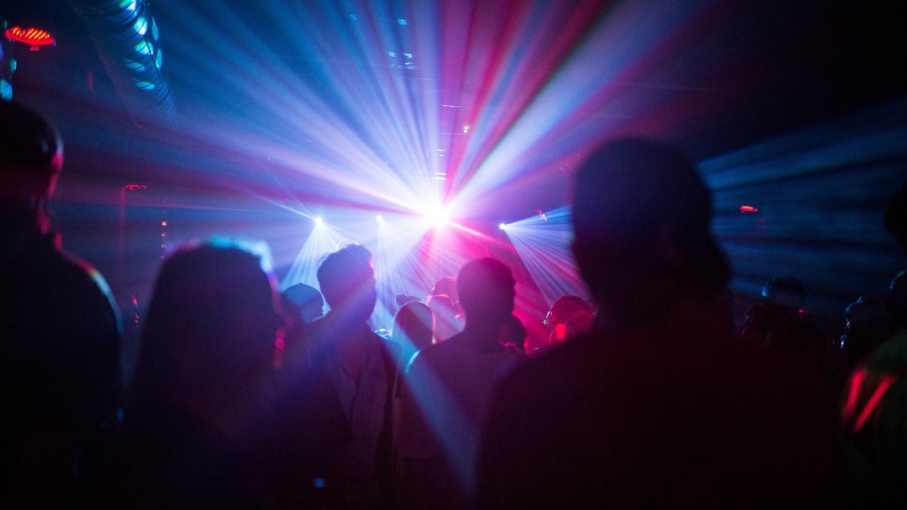 Feiernde in einem Club 