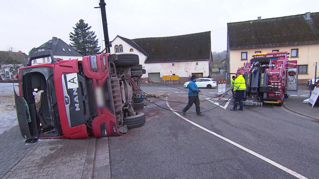 Foto: Umgekippter LKW in Wolfersheim