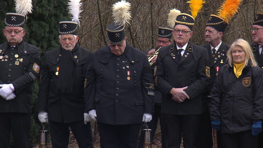 Gedenkzeremonie in traditionellen Bergmannsanzügen