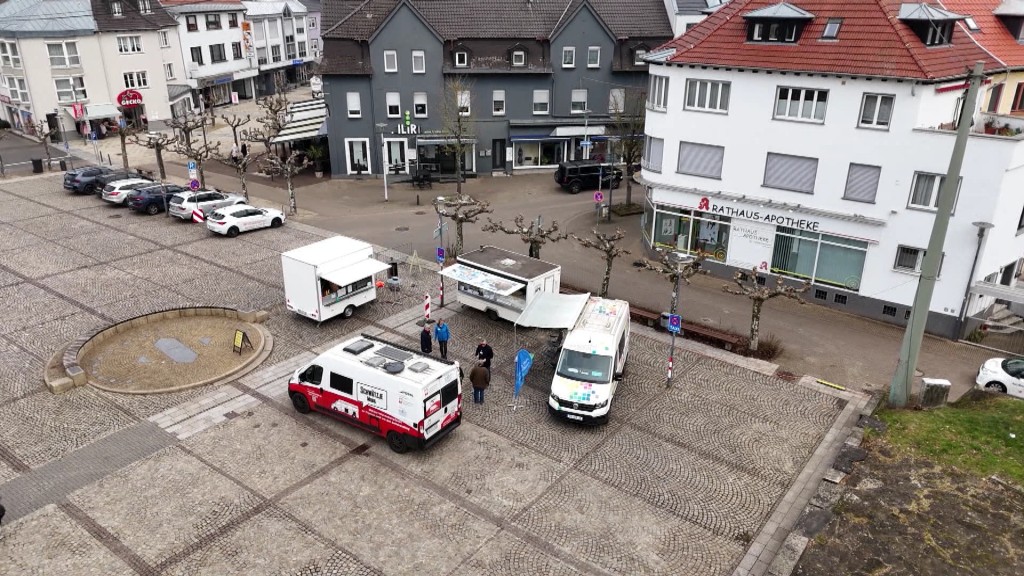 Foto: Kirchenmobil auf Marktplatz
