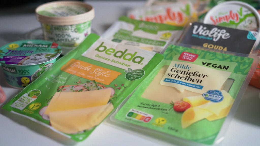 Foto: Vegane (Frisch-)Käseprodukte unterschiedlicher Marken