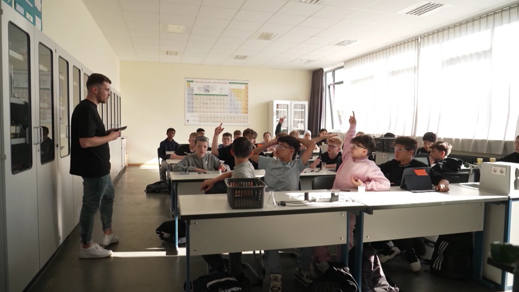 Foto: Lehrer vor Klasse
