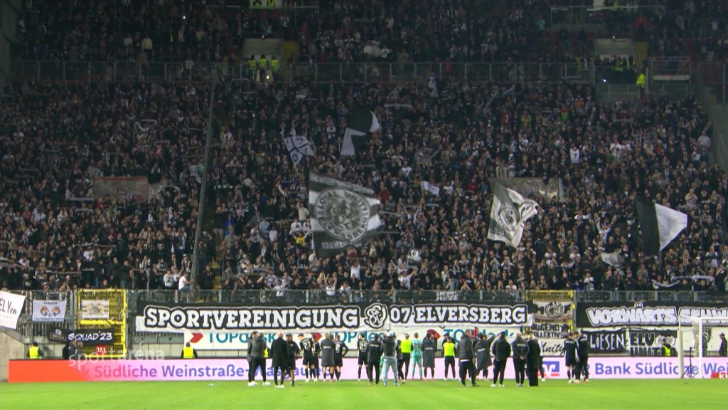 Foto: SV Elversberg im Stadion nach dem Spiel gegen Preußen Münster