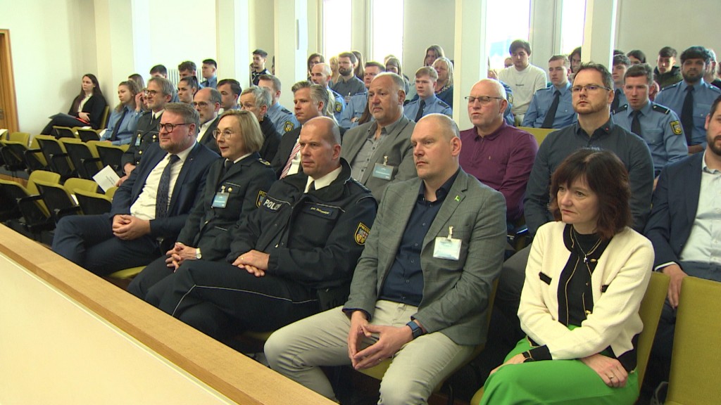 Foto: Saar-Polizei bei Landtagssitzung