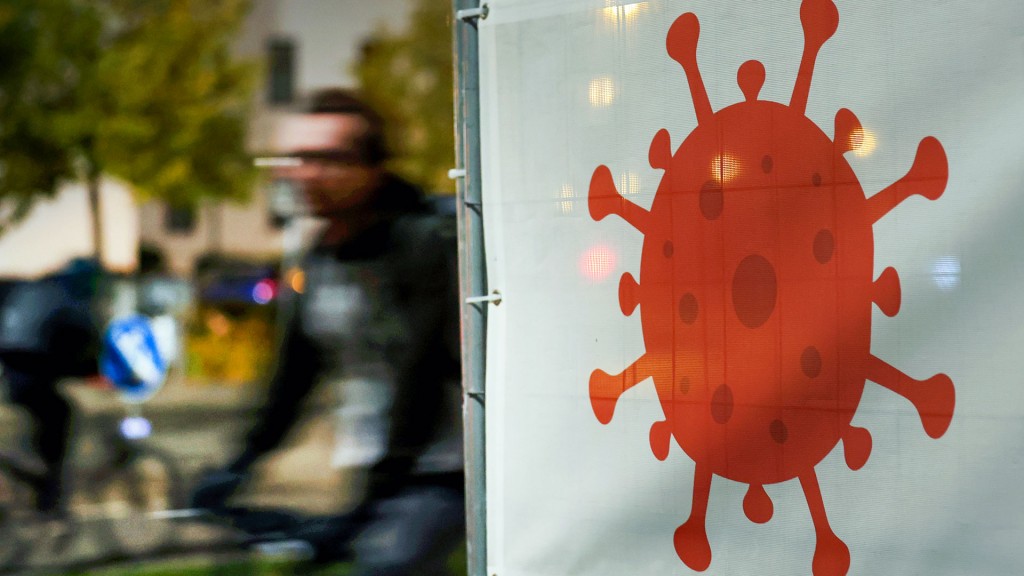 Ein großes Virus-Symbol auf einem Banner