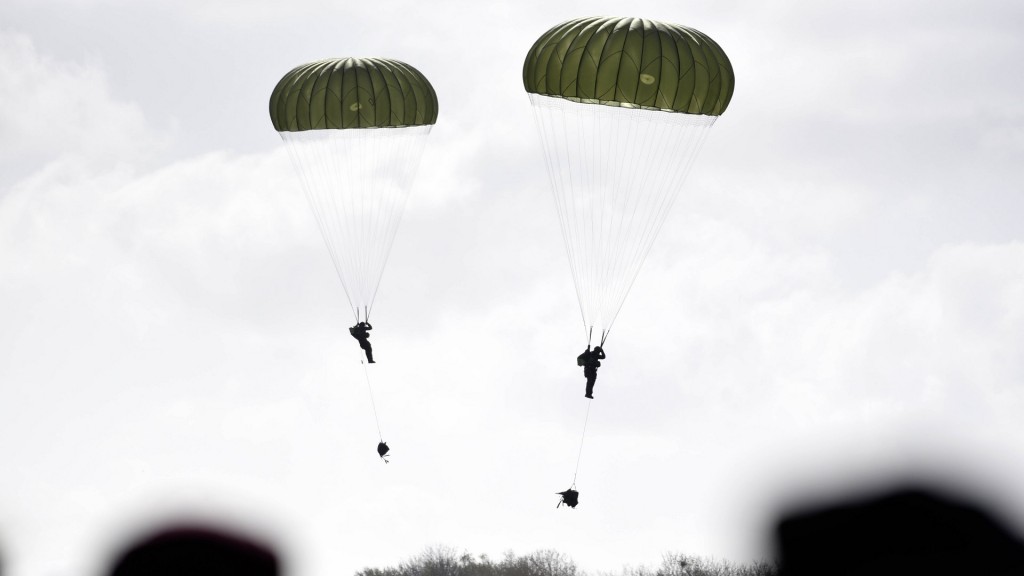 Fallschirmjäger der Bundeswehr bei einer Übung