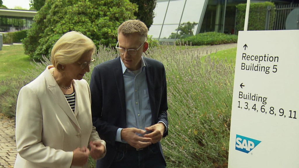 Foto: Anke Rehlinger zu Besuch bei der SAP in St. Ingbert