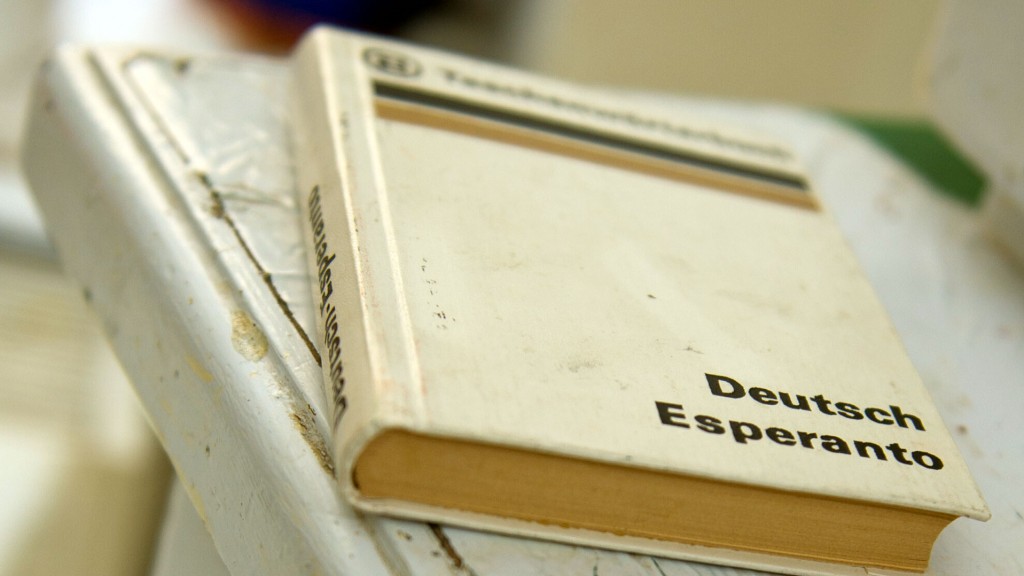 Ein Deutsch—Esperanto Wörterbuch liegt auf einem Tisch