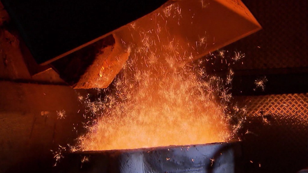 Foto: Glühendes und funkendes Metall 