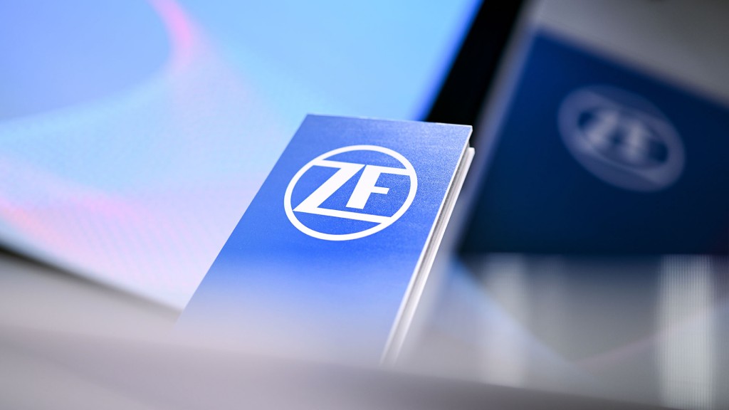 Foto: Eine Stele mit dem ZF-Logo