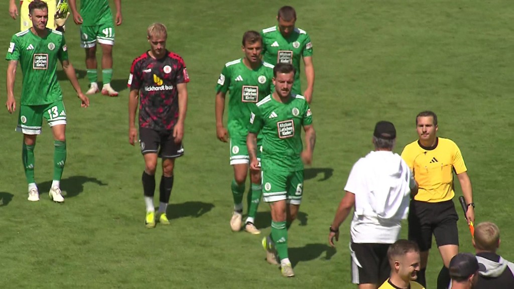 Foto: FC Homburg Spieler nach Remis gegen Kassel