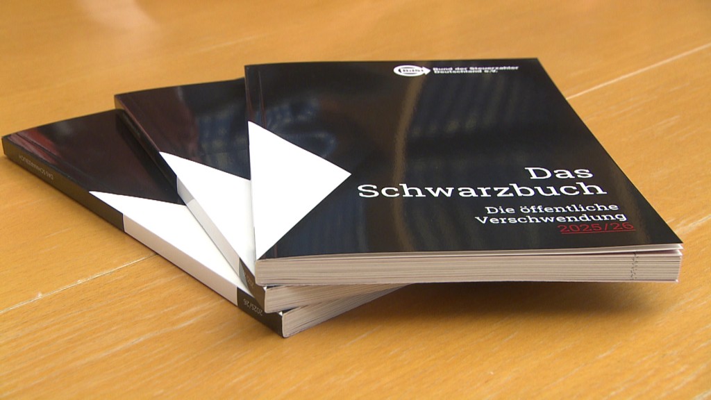 Schwarzbuch - Bund der Steuerzahler. Die Ausgabe 2025/2026 liegt auf dem Tisch.