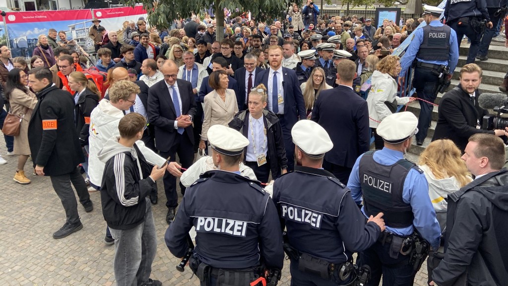 Bundeskanzler Friedrich Merz auf dem Einheitsfest