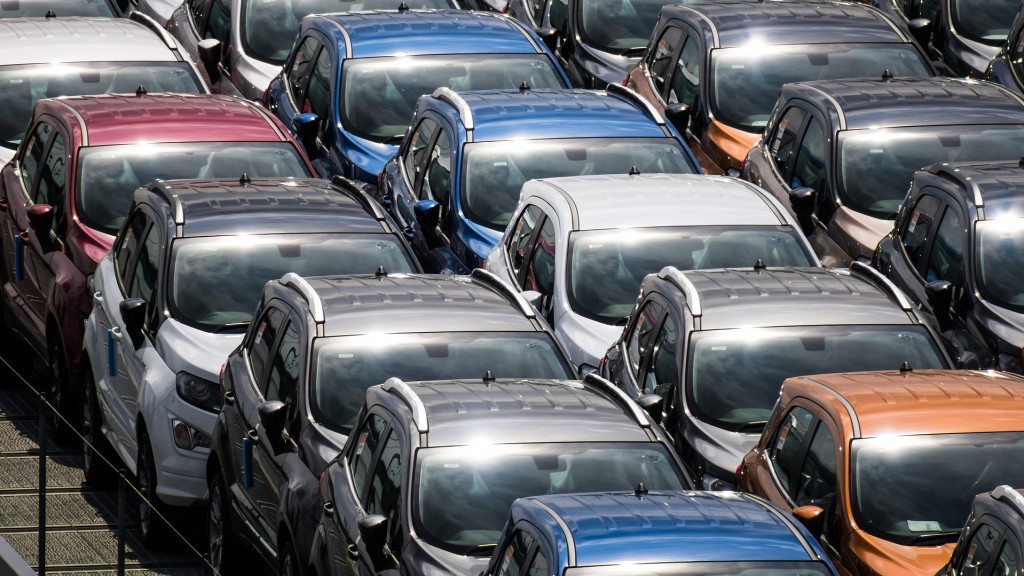 Mehrere Autos werden abtransportiert 