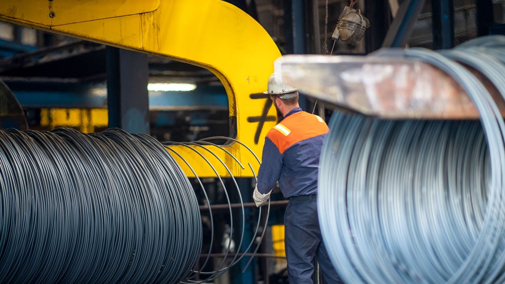 Foto: Ein Stahlarbeiter im Drahtwerk