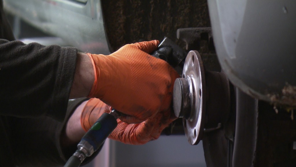 Foto: Arbeiten an einem Pkw