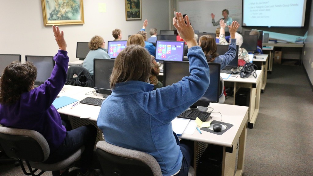 Lehrer unterrichtet in einem Klassenzimmer