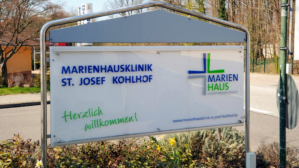 Foto: Einfahrtsschild der Marienhausklinik St. Josef Kohlhof