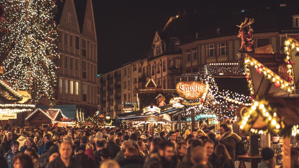 Weihnachtsmarkt bei Dunkelheit