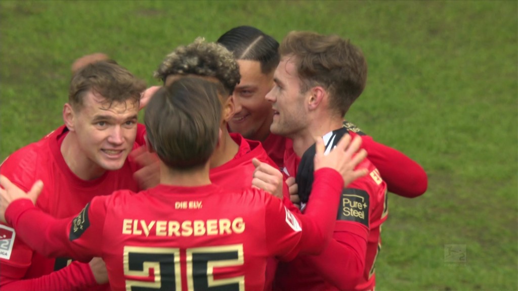 Foto: Spieler der SV Elversberg jubeln