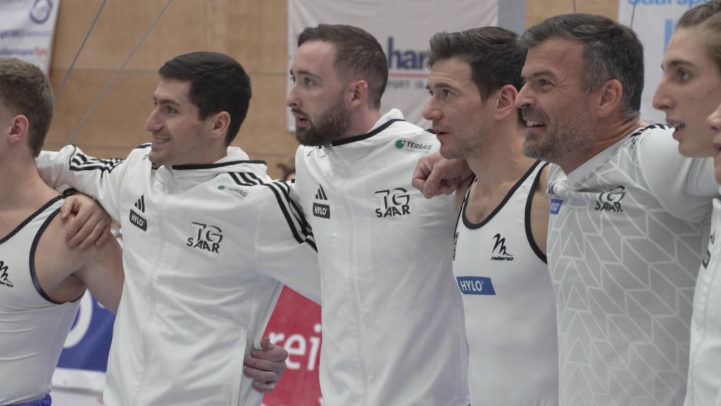 Foto: Turner der TG-Saar Arm in Arm