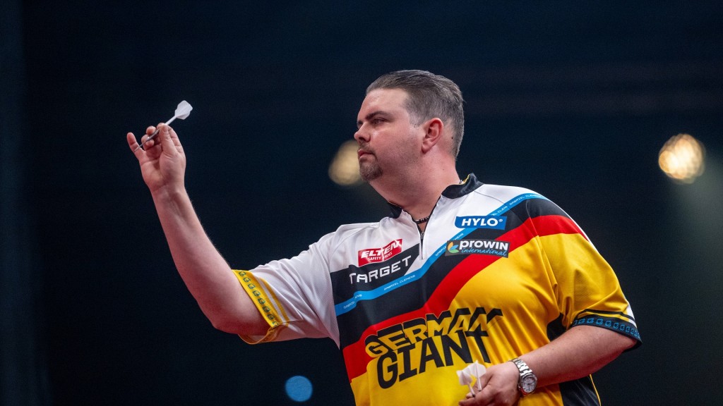 Foto: Gabriel Clemens wirft einen Darts