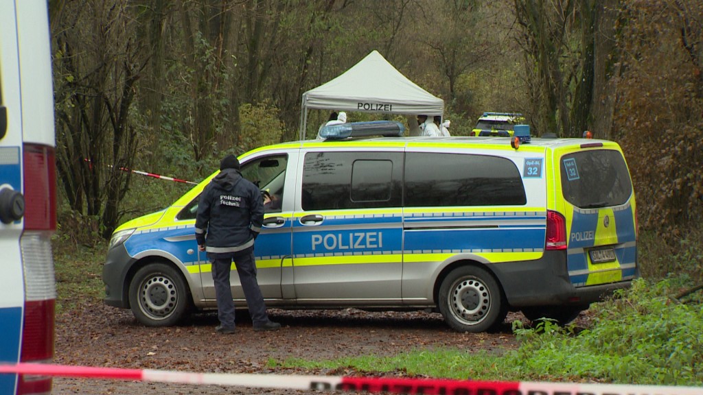 Foto: Leichenfund bei Rehlingen. Spurensicherung der Polizei.