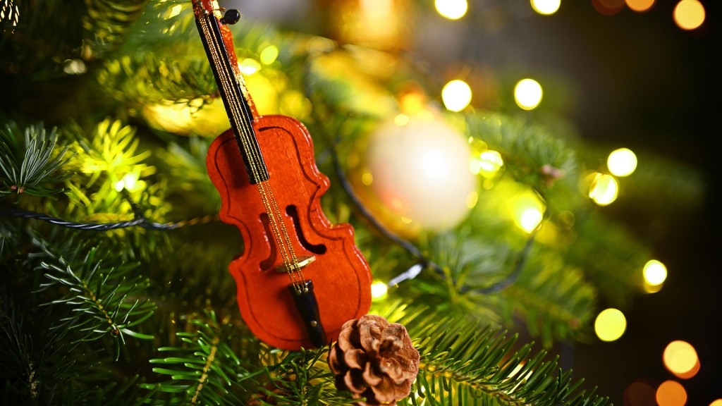 Weihnachtsbaum mit Schmuck