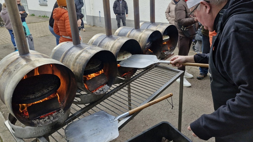 Frischer Flammkuchen für alle bei der Saarlouiser Tafel