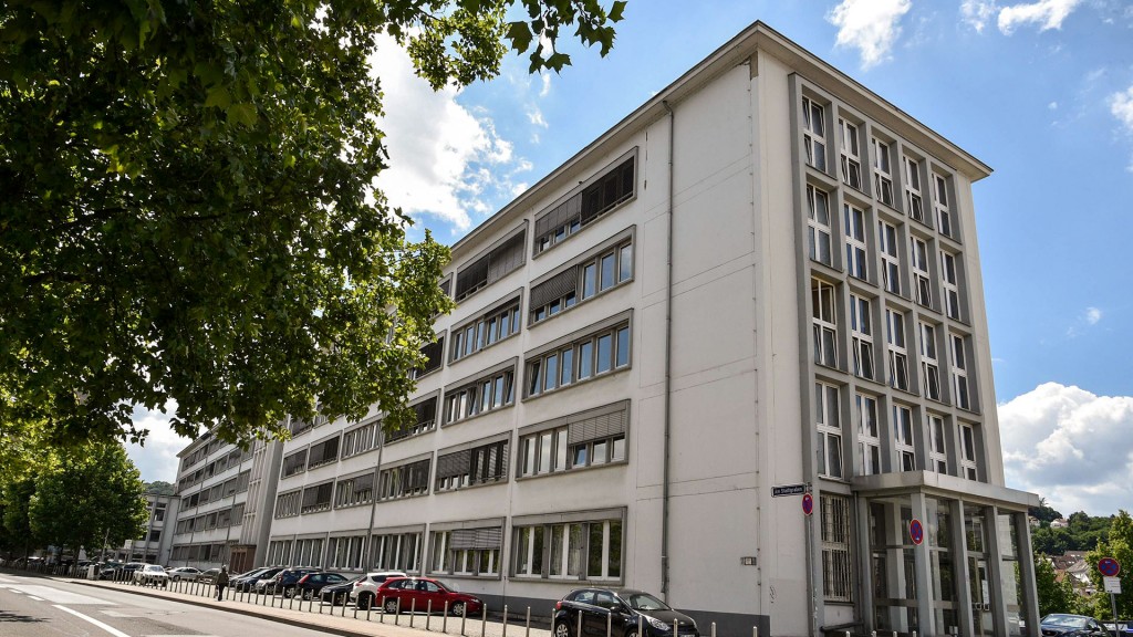 Foto: Das Gebäude der Finanzbehörden in Saarbrücken am Stadtgraben (Finanzamt und Finanzministerium)