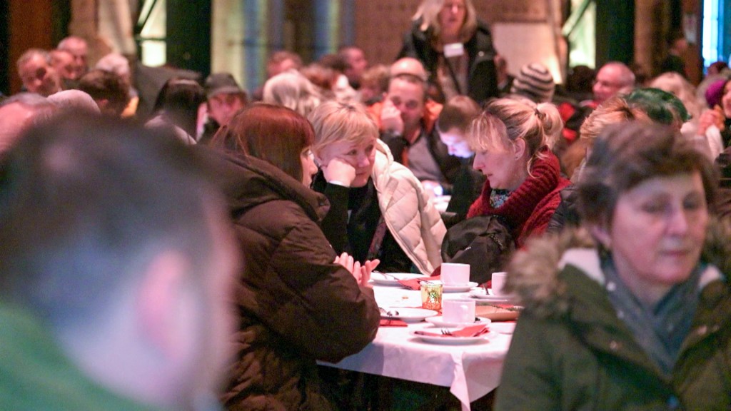 Heilig-Abend-Feier für ärmere Menschen im Saarbrücker E-Werk