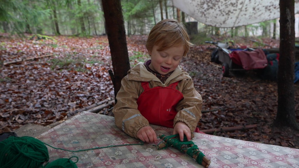 Foto: Ein Kind im Waldkindergarten