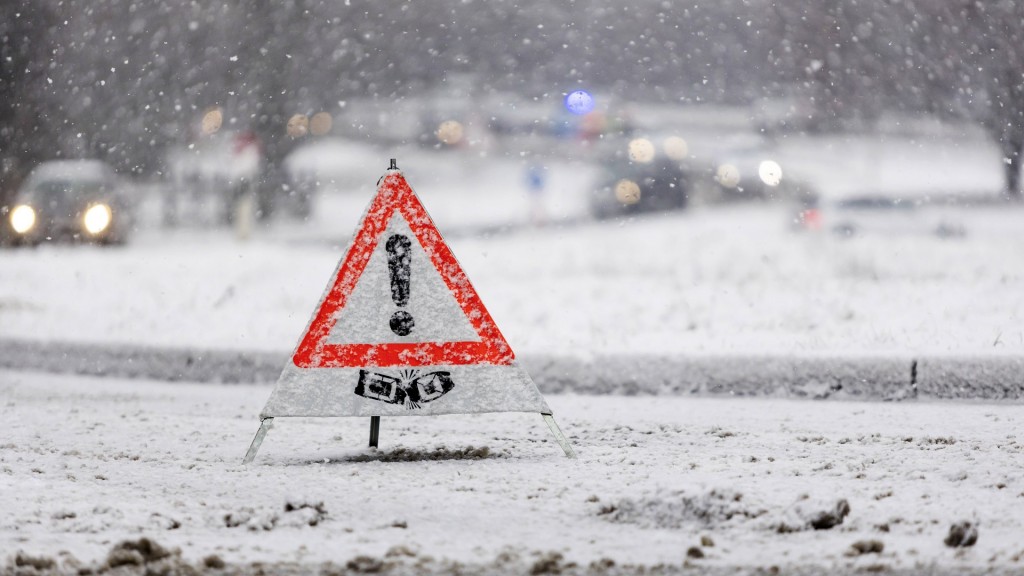 Schneefall führt zu Unfällen (Symbolbild)