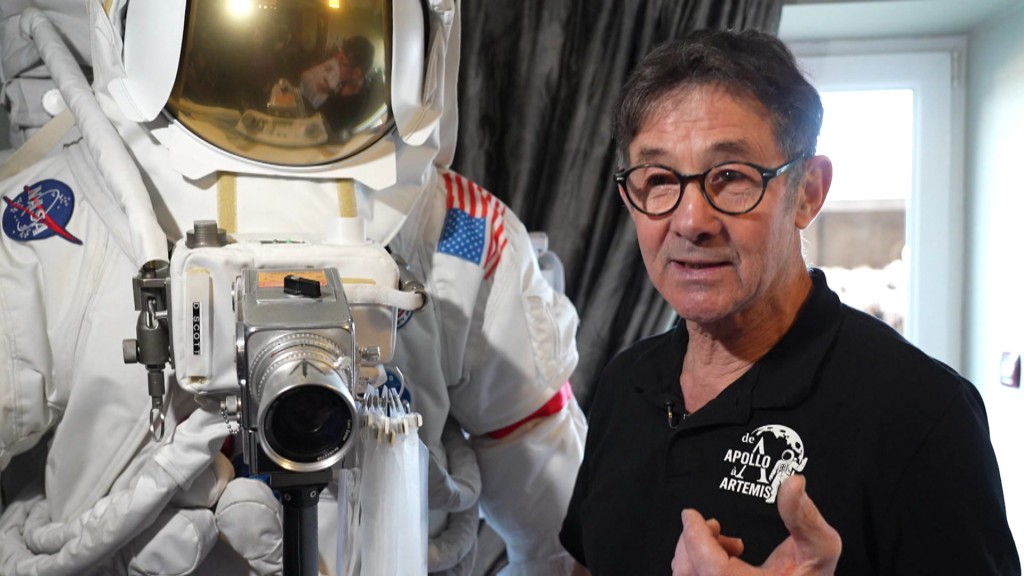 Foto: Lothringer Hervé Laur und ein Weltraumanzug