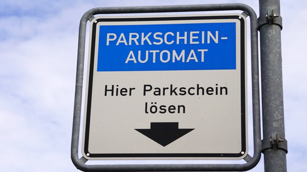 Hinweisschild auf Parkscheinautomat