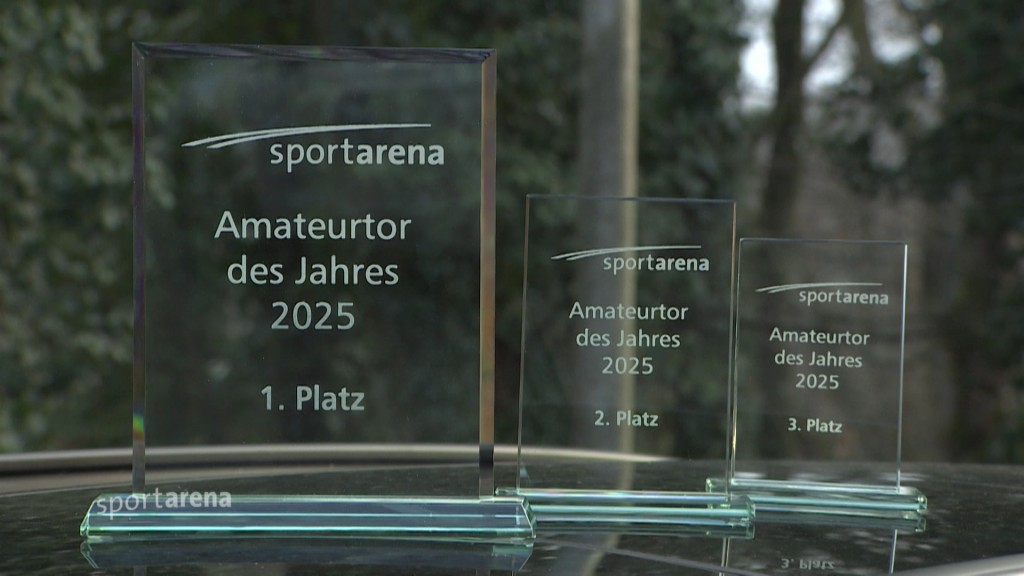 Foto: Trophäen für die ersten drei Plätze des Amateurtors des Jahres 2025